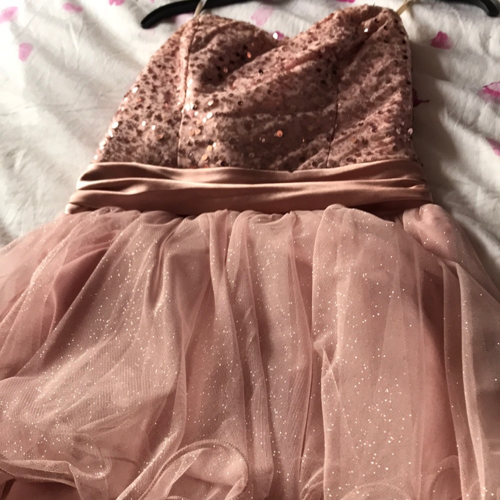 Dress - Picture 4 of 4